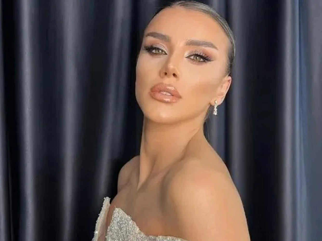 Фотомодель из Турции погибла, пьяной убегая от полиции: фотографии девушки разных лет   