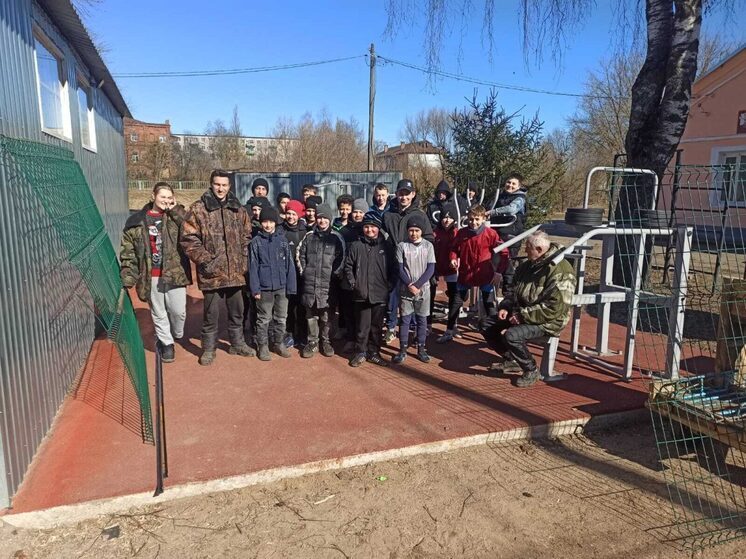В Вышнем Волочке Тверской области убрались на территории МДОКа