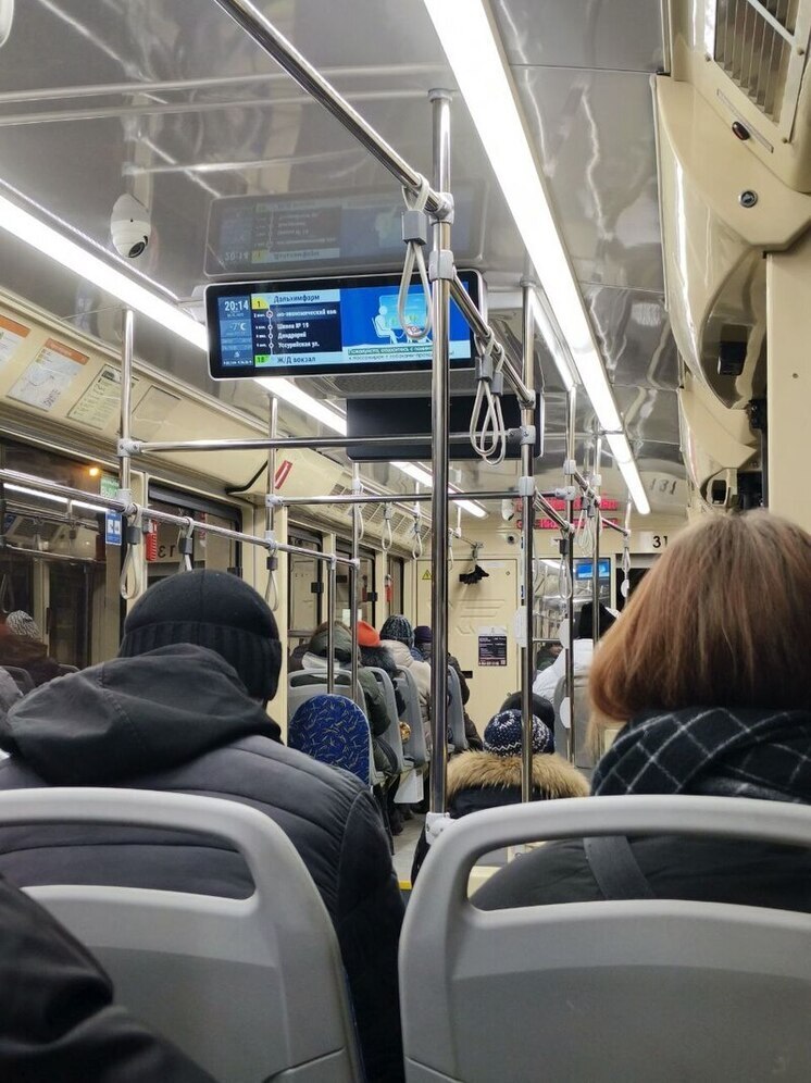 Хабаровчанка пострадала из-за экстренного торможения трамвая