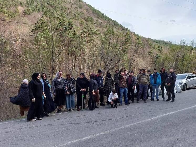 В горной Ингушетии добровольцы провели масштабный субботник