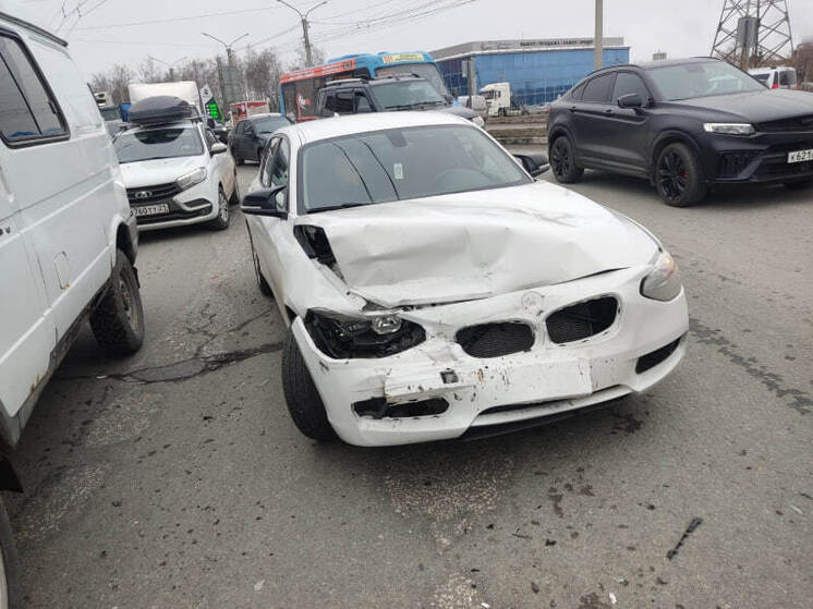 Купила «БМВ» и сразу влетела: в Чебоксарах нетрезвая автоледи устроила ДТП