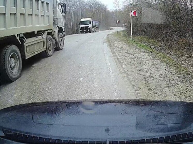 В Майкопском районе Адыгеи привлекли к ответственности водителя большегруза, выехавшего на встречку