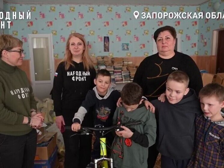 Народный фронт привёз гумпомощь и подарки детям из приюта в Мирном на Запорожье