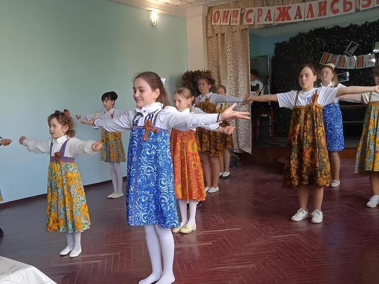 Херсонские школьники организовали концерт в преддверии Дня Победы