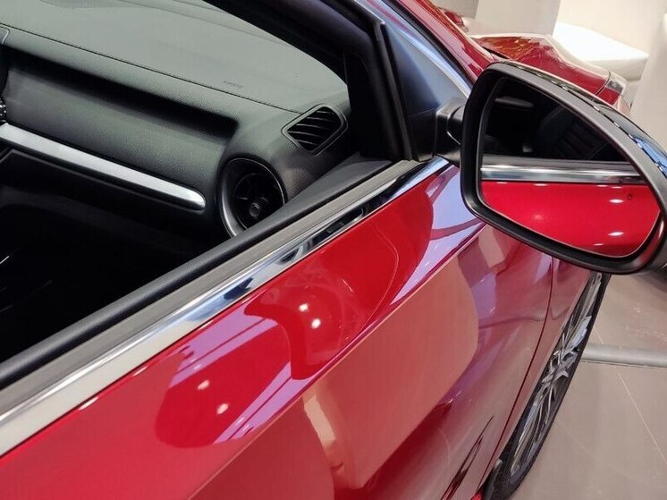 Продажи новых автомобилей в Петербурге упали на 30%