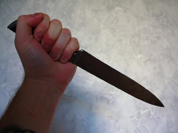 В Волгоградской области нетрезвый мужчина угрожал дочери и бывшей жене