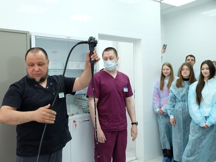 Школьники Тюмени получили практическое представление о медицинской профессии