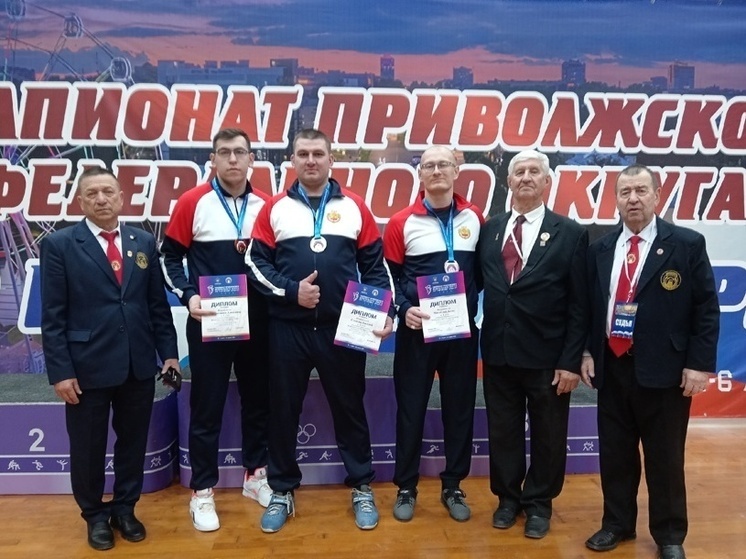 Одиннадцать медалей завоевали гиревики Чувашии на первенстве ПФО