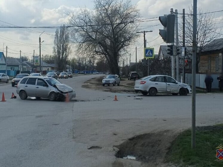 В Волгоградской области при ДТП пострадали три человека
