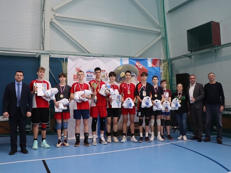 Команда 33 Смоленской школы выиграла волейбольный турнир «Единой России»