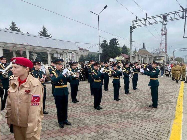 Оркестр Росгвардии принял участие во встрече ретро-поезда «Победа» на Ставрополье