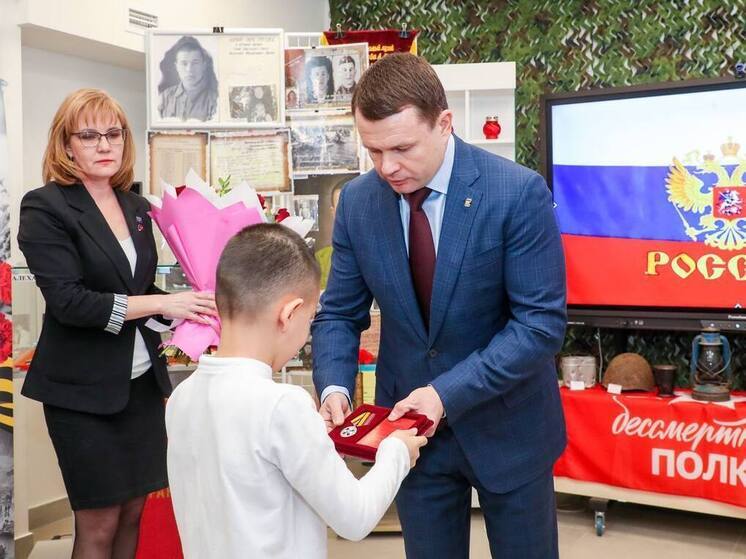 Медаль павшего на СВО надымчанина «За воинскую доблесть» передали его семье