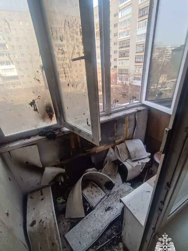 Пожар на Суворова: спасатели эвакуировали двоих томичей