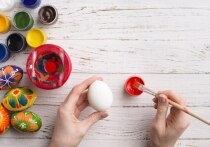 С приближением Пасхи многие начинают готовиться к традиционному украшению яиц