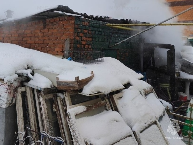 Семь пожарных тушили гараж в Малоярославце