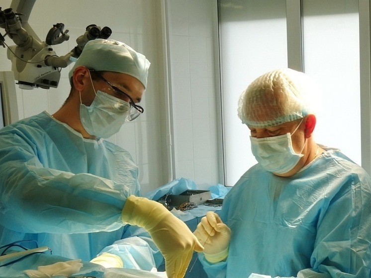 Врачи РКБ удалили сразу две опухоли из разных полушарий мозга за одну операцию