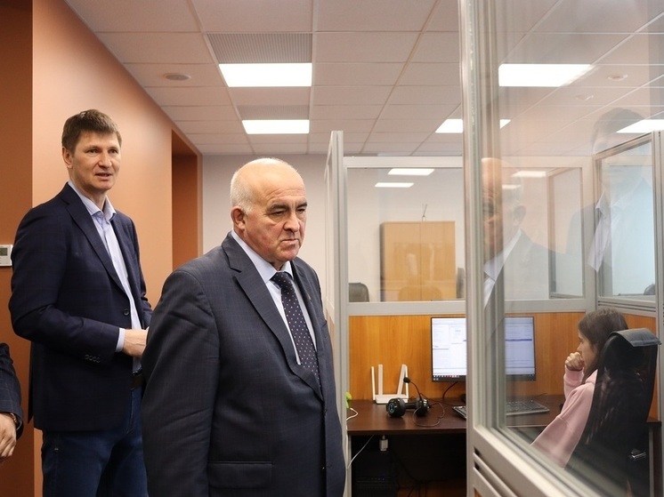 Губернатор Сергей Ситников посетил костромское предприятие «ЮвелирСофт»