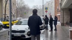 Дом освободившегося из колонии Михаила Ефремова "окружают" журналисты: видео