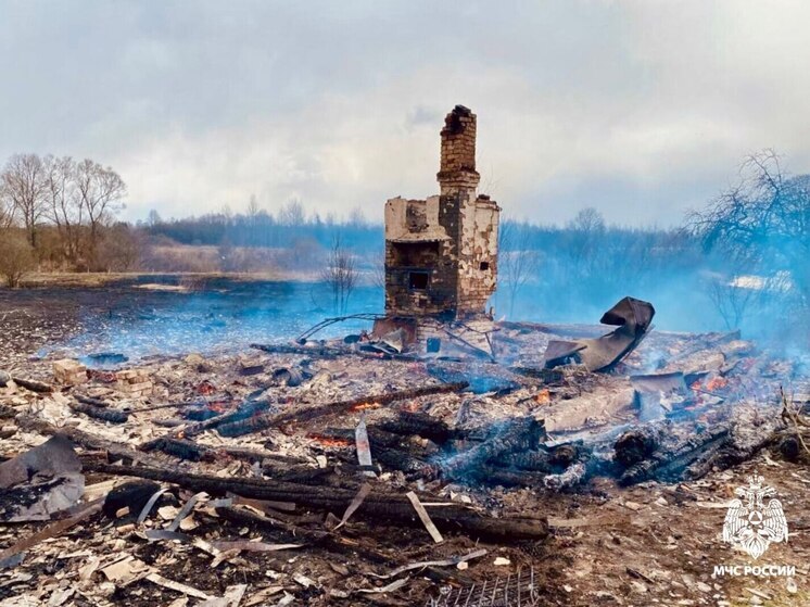 Потолочное покрытие дома загорелось в Опочке