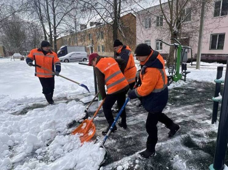 Коммунальные службы Серпухова устраняют последствия снегопада