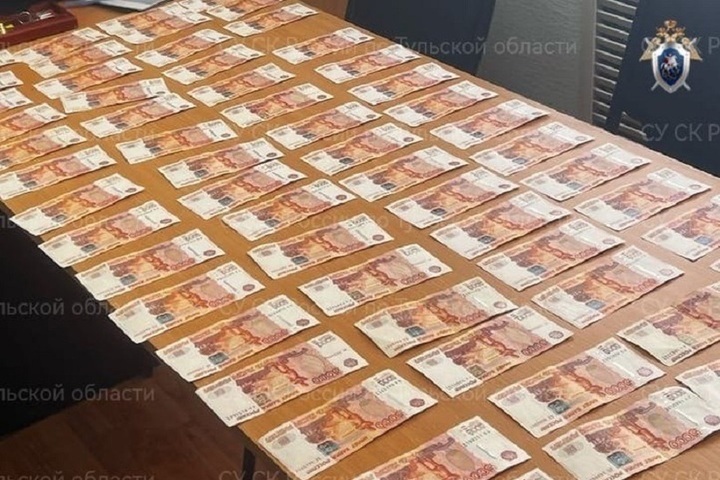 Житель Донского пойман при попытке подкупить пристава за 305 тыс. рублей