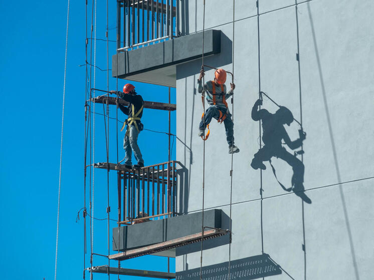 В Стерлитамаке плотник упал с 20-метровой высоты