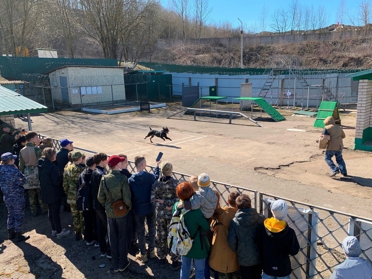 Воспитанники военно-спортивного клуба познакомились с работой смоленского Управления по конвоированию