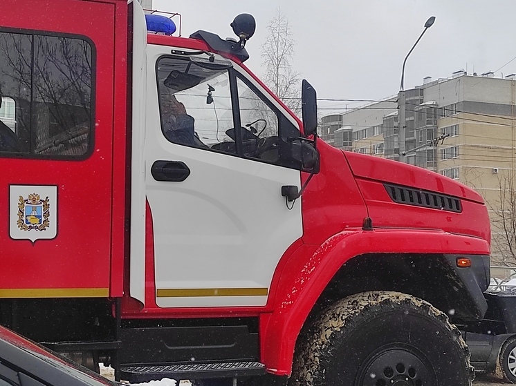 В Ставрополе огнеборцы тушат пожар на улице Мира