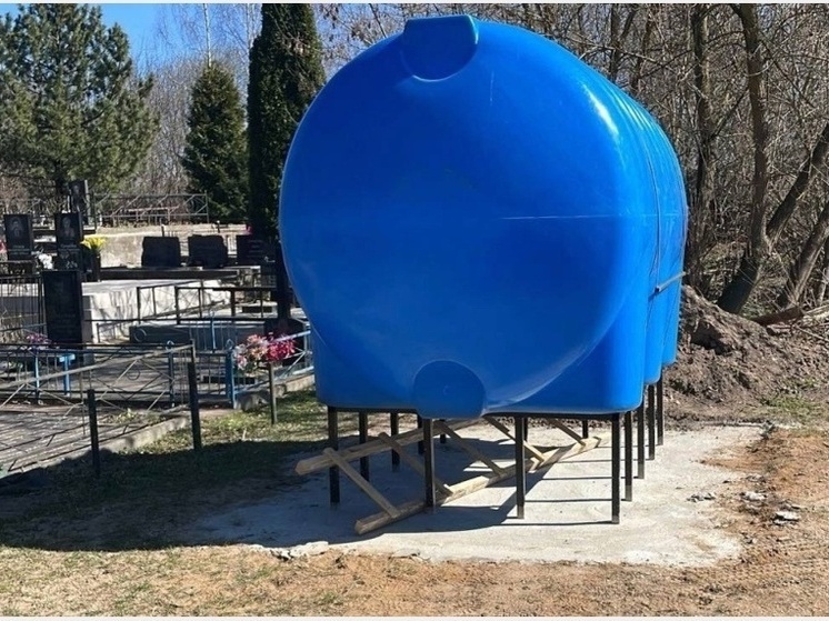 Кладбища Смоленска приводят в порядок к Пасхе и Радонице