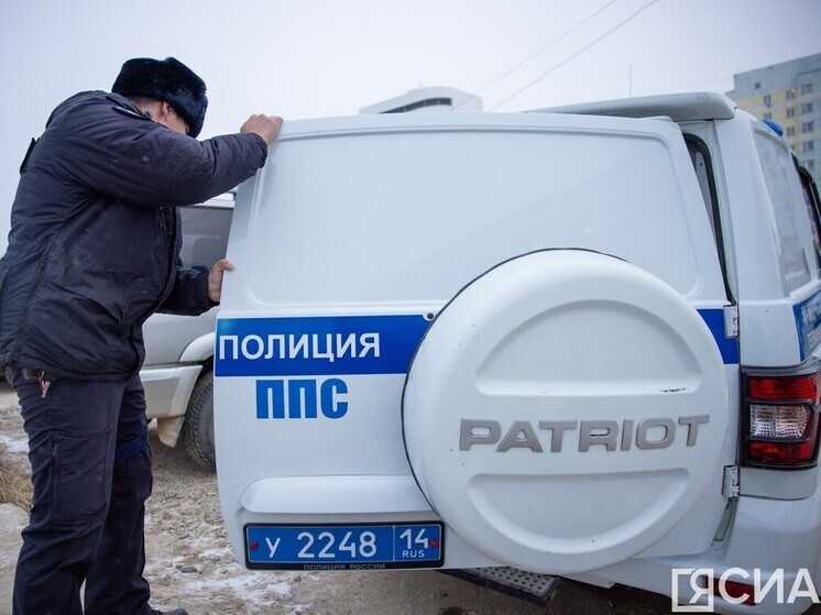 Ревность привела к разрушению: мужчина разбил телефон своей партнерши в порыве злости