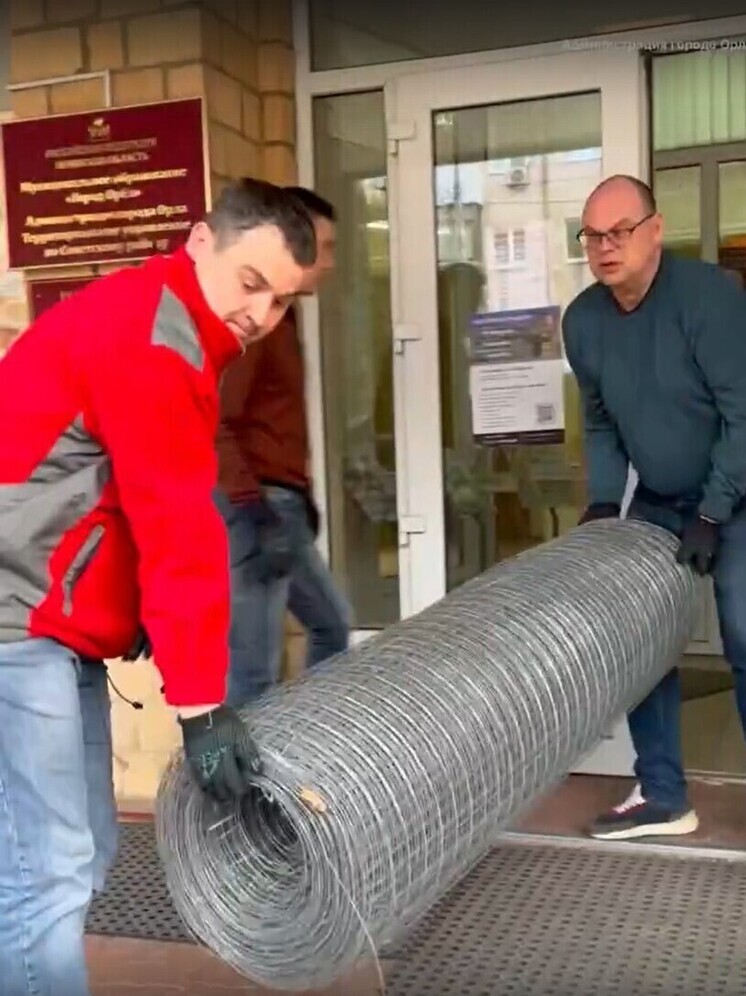 В Орле жене участника СВО передали гуманитарный груз для мужа