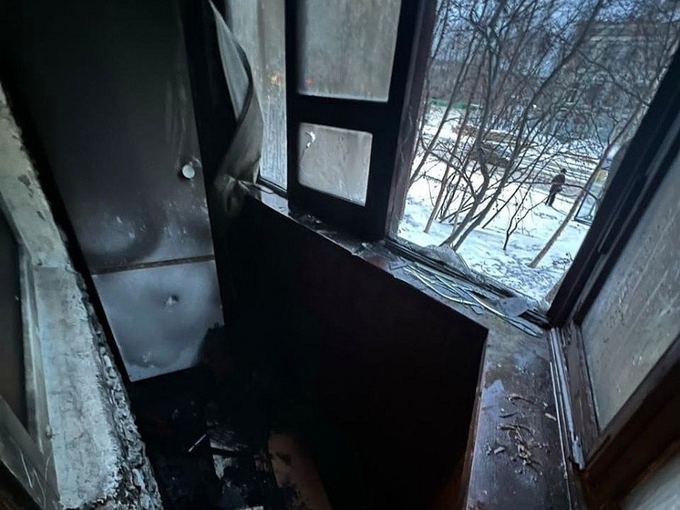 Мурманские пожарные потушили пожар в многоквартирном доме за 20 минут