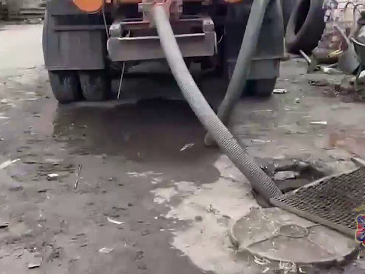 В Волгограде ассенизатор сливал отходы в канализацию Красноармейского района