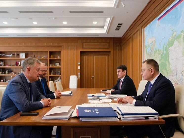 Глава Минстроя РФ Ирек Файзуллин и губернатор Приангарья Игорь Кобзев обсудили развитие строительной отрасли