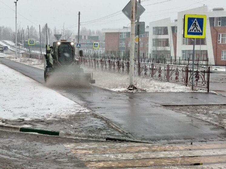 В Иркутске усилена уборка улиц после снегопада