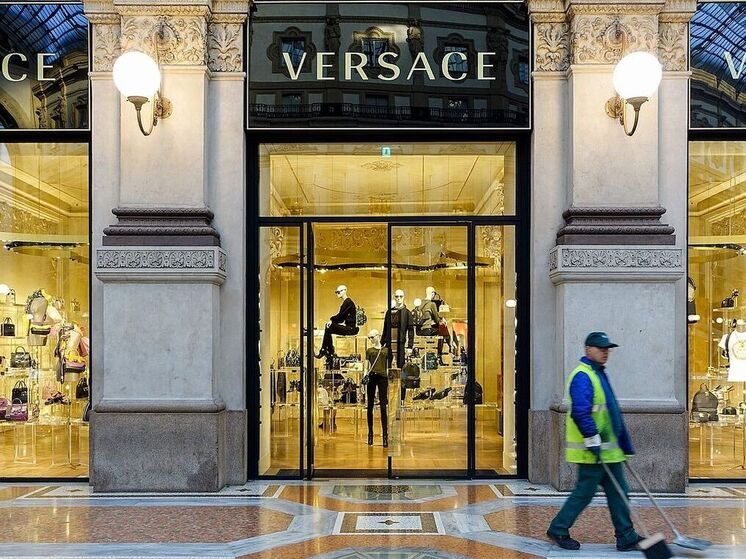 Дом моды Prada купит Versace за 1,4 млрд долларов у американской компании