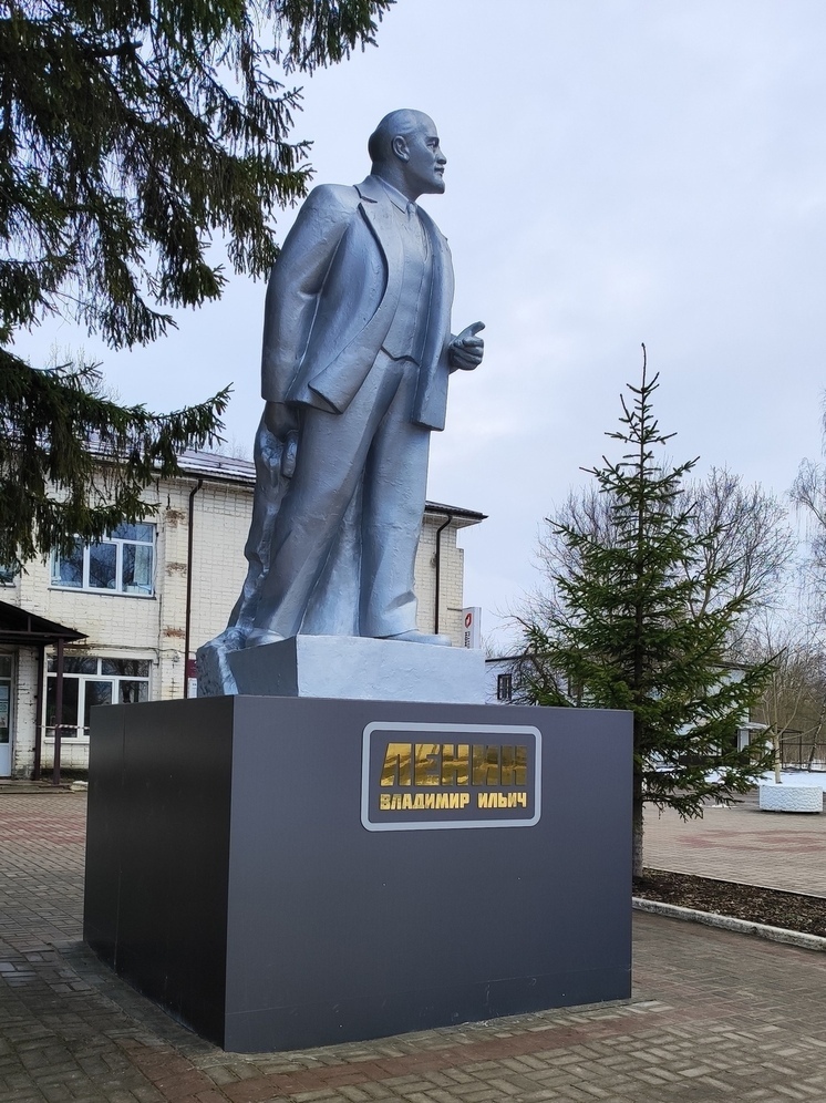 В Воротынске обновили памятник Ленину