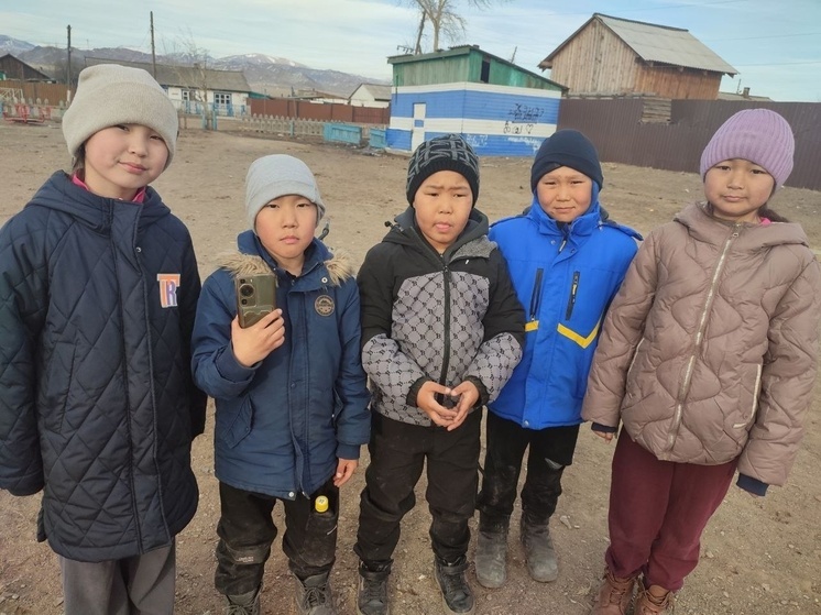 В одном из Тувы малолетние дети нашли на улице телефон и стали искать владельца