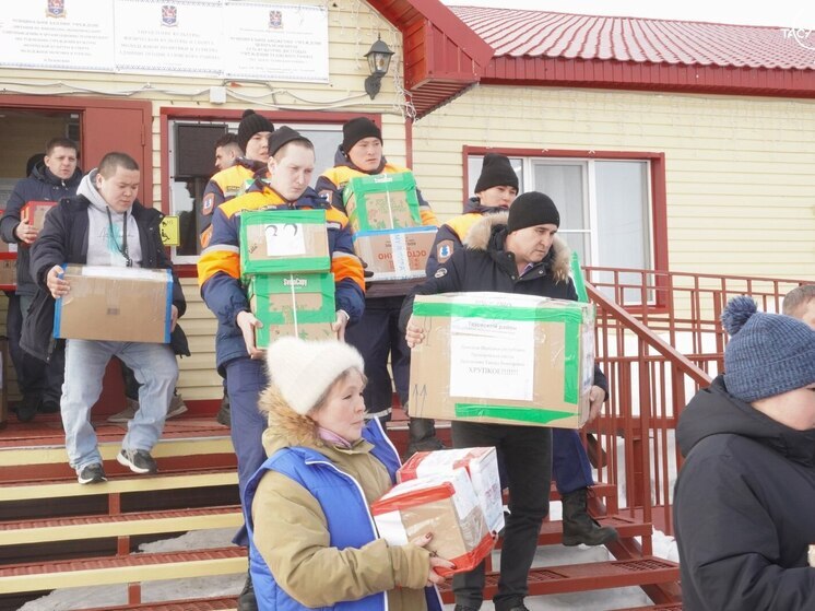 800 кг атрибутики ко Дню Победы и подарков для ветеранов отправили из Тазовского в Донбасс