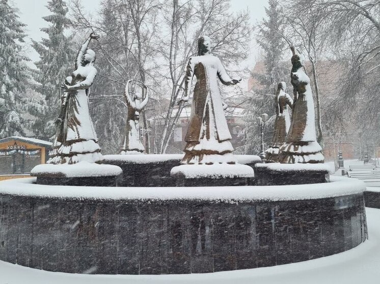 Из-за обильного снегопада в Уфе за сутки произошли 123 дорожные аварии