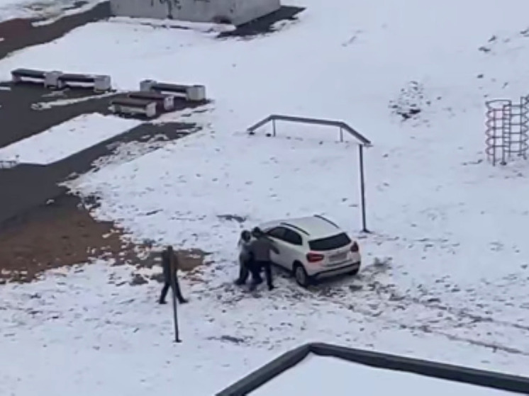 В Мытищах пьяную автоледи наказали местные жители