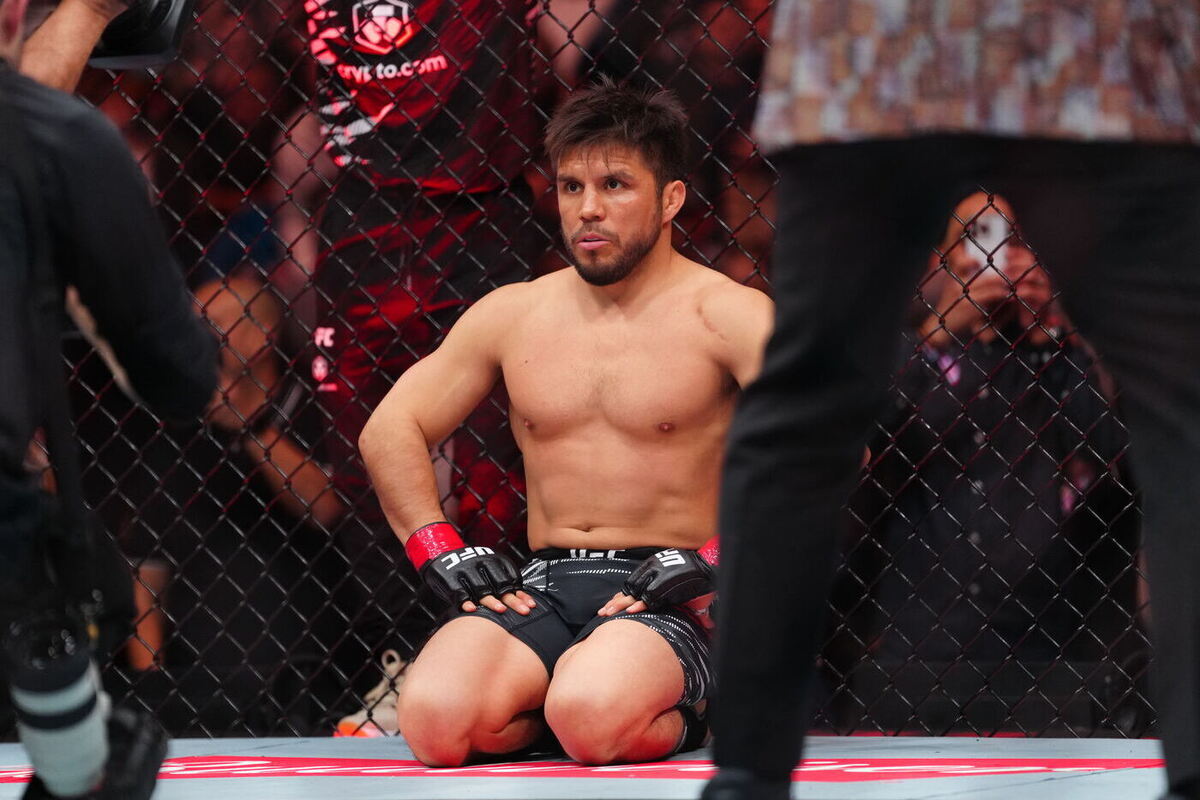 У экс-чемпиона UFC Генри Сехудо украли чемпионский пояс
