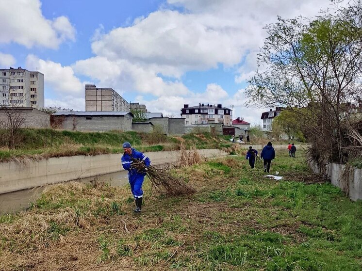 В Ессентуках расчищают береговую линию реки Бугунта