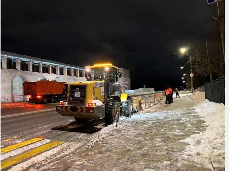 Коммунальные службы Смоленска продолжают работать в усиленном режиме