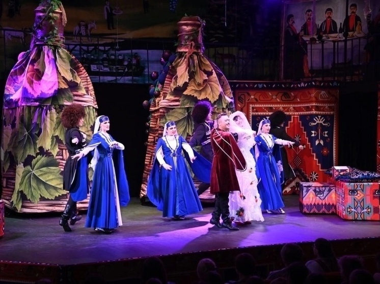 В апреле Смоленский камерный театр отметил своё 36-летие