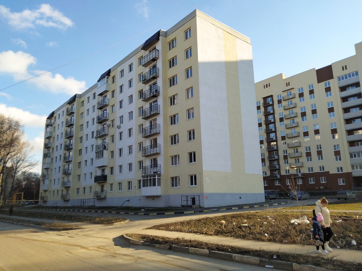 Сиротам выдали квартиры в Саратове, Энгельсе, Хвалынске, Ершове