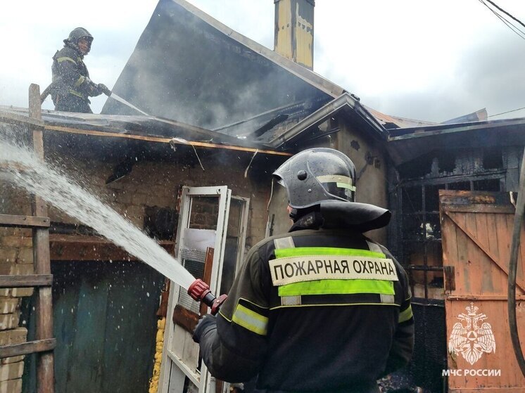В Орле горел жилой дом на Смоленской