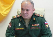 По данным Телеграм-канала Shot под машиной бывшего военного комиссара Чувашской Республики Бахтиёра Холикова было найдено взрывное устройство