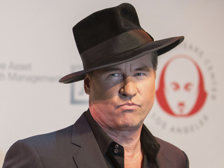 TMZ: актер Вэл Килмер умер от рецидива рака гортани и пневмонии