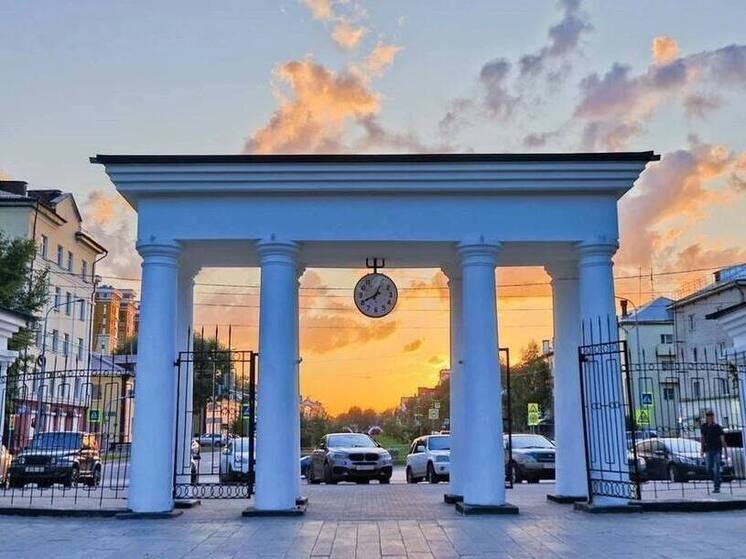 В барнаульском парке «Изумрудный» раскритиковали скульптуру алтайской ткачихи